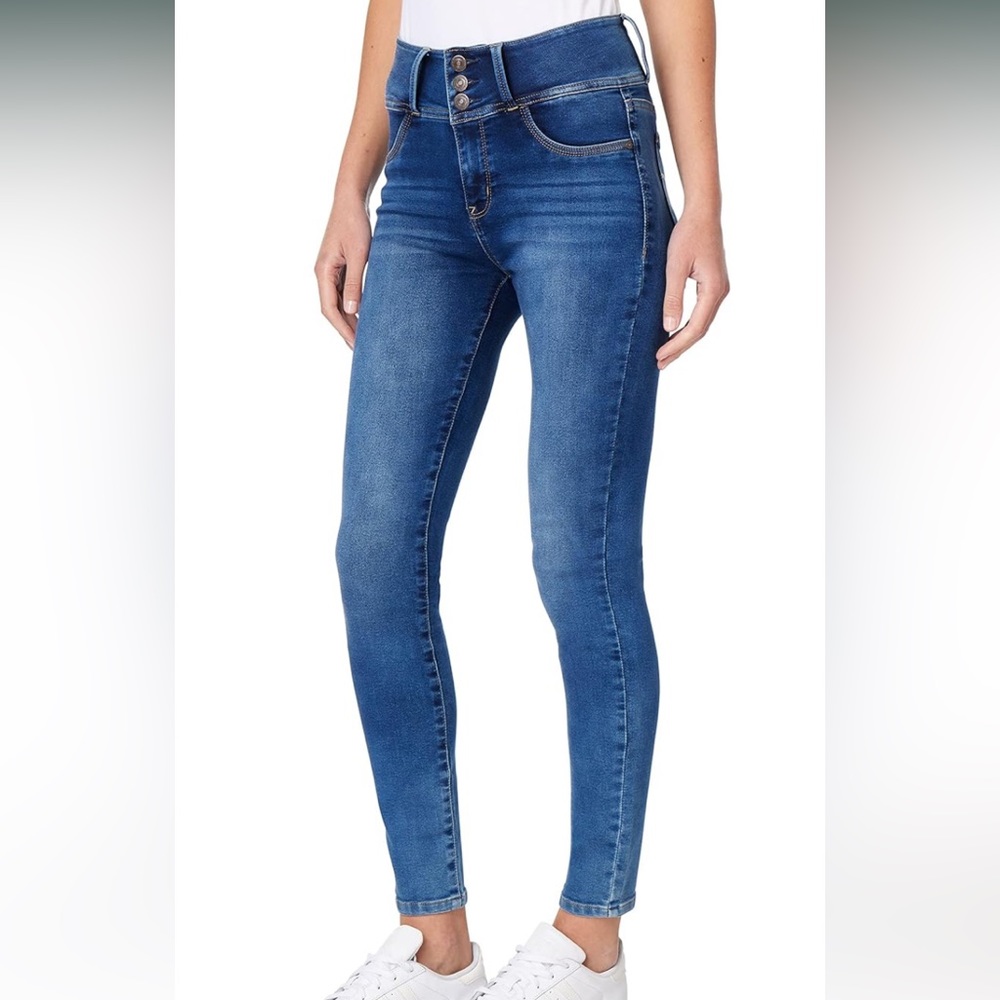 NWT Wallflower Women’s Instasoft fabric jeans
